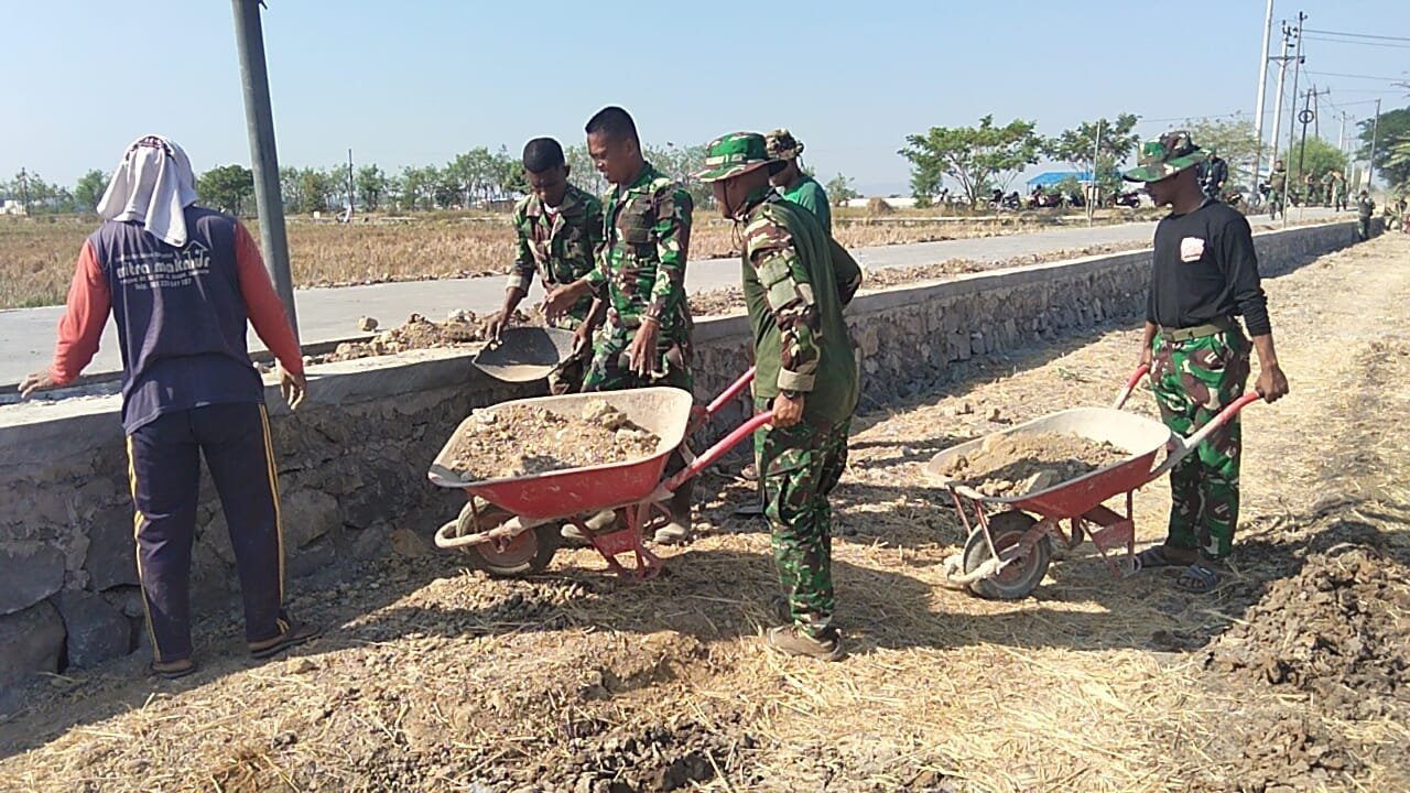 Material dan Molen Terus Bergerak di Talud Parangjoro Jelang Penutupan TMMD
