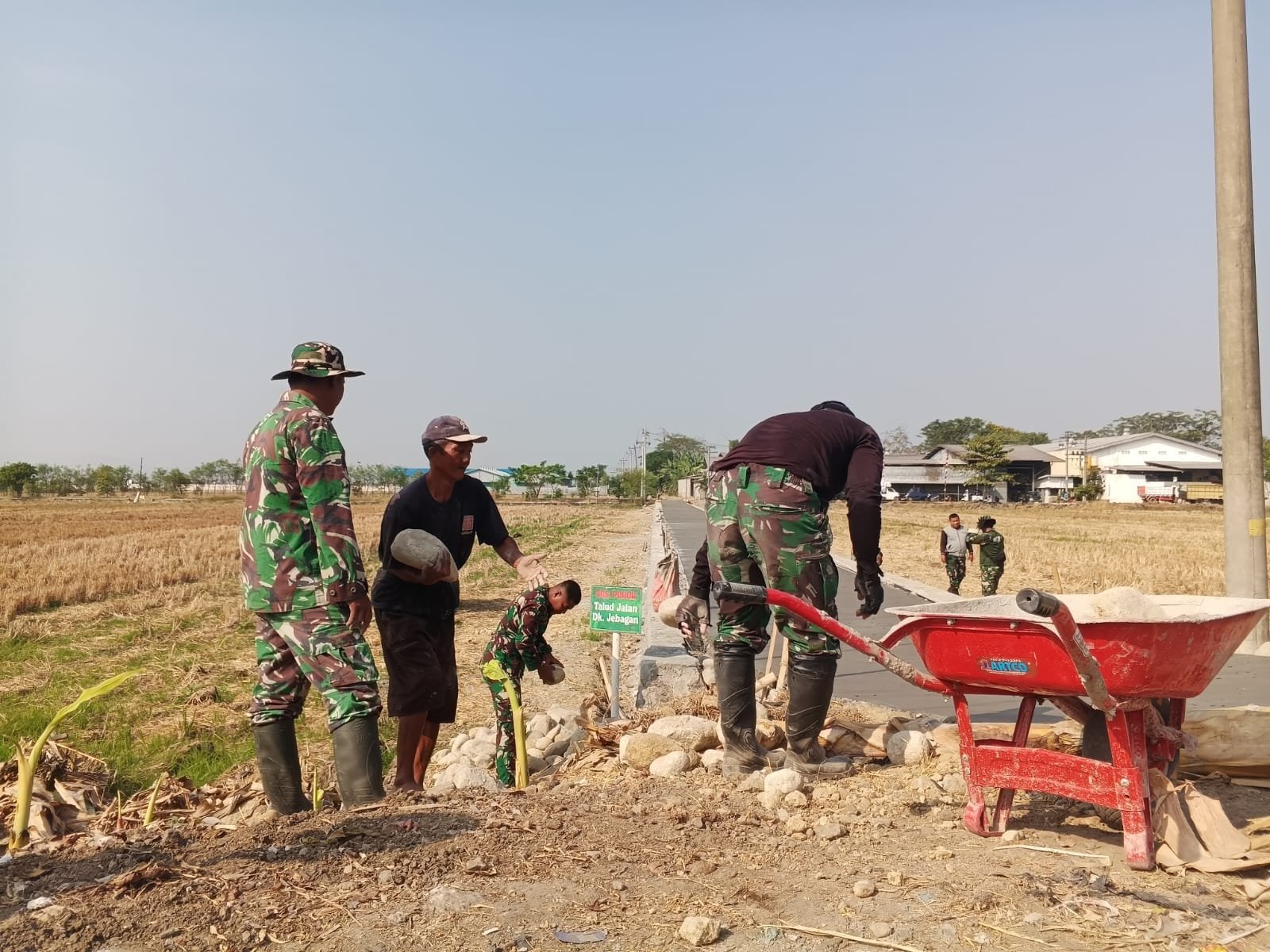 Talud dan Rabat Beton di Parangjoro Kini Bebas Material Sisa