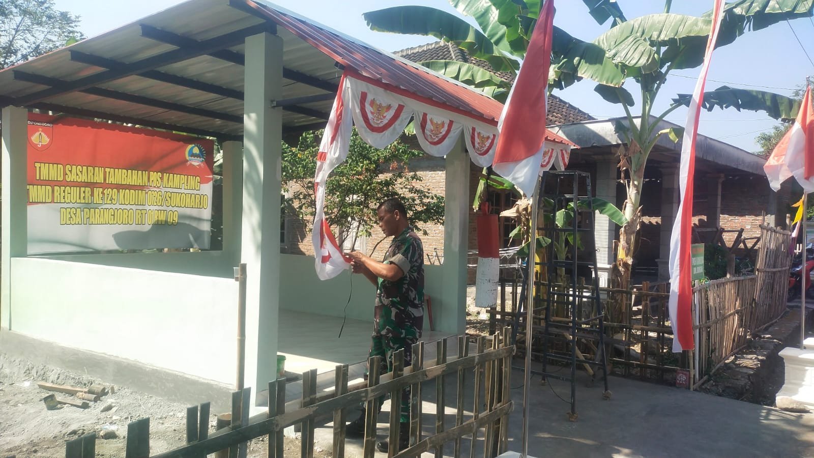 Pos Kampling Parangjoro Rampung Tahap Akhir, Dihiasi Merah Putih untuk HUT RI