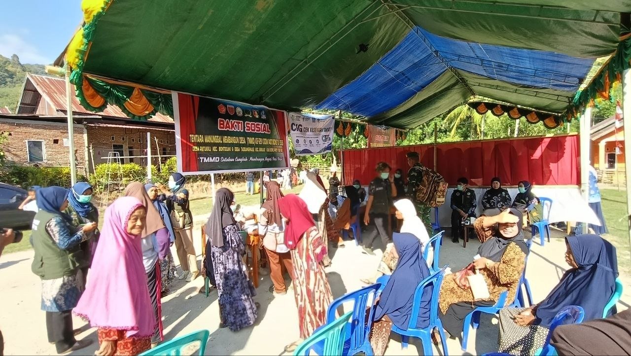 TMMD ke-129 Kodim 1407/Bone Tutup dengan Pengobatan Gratis bagi Ratusan Warga
