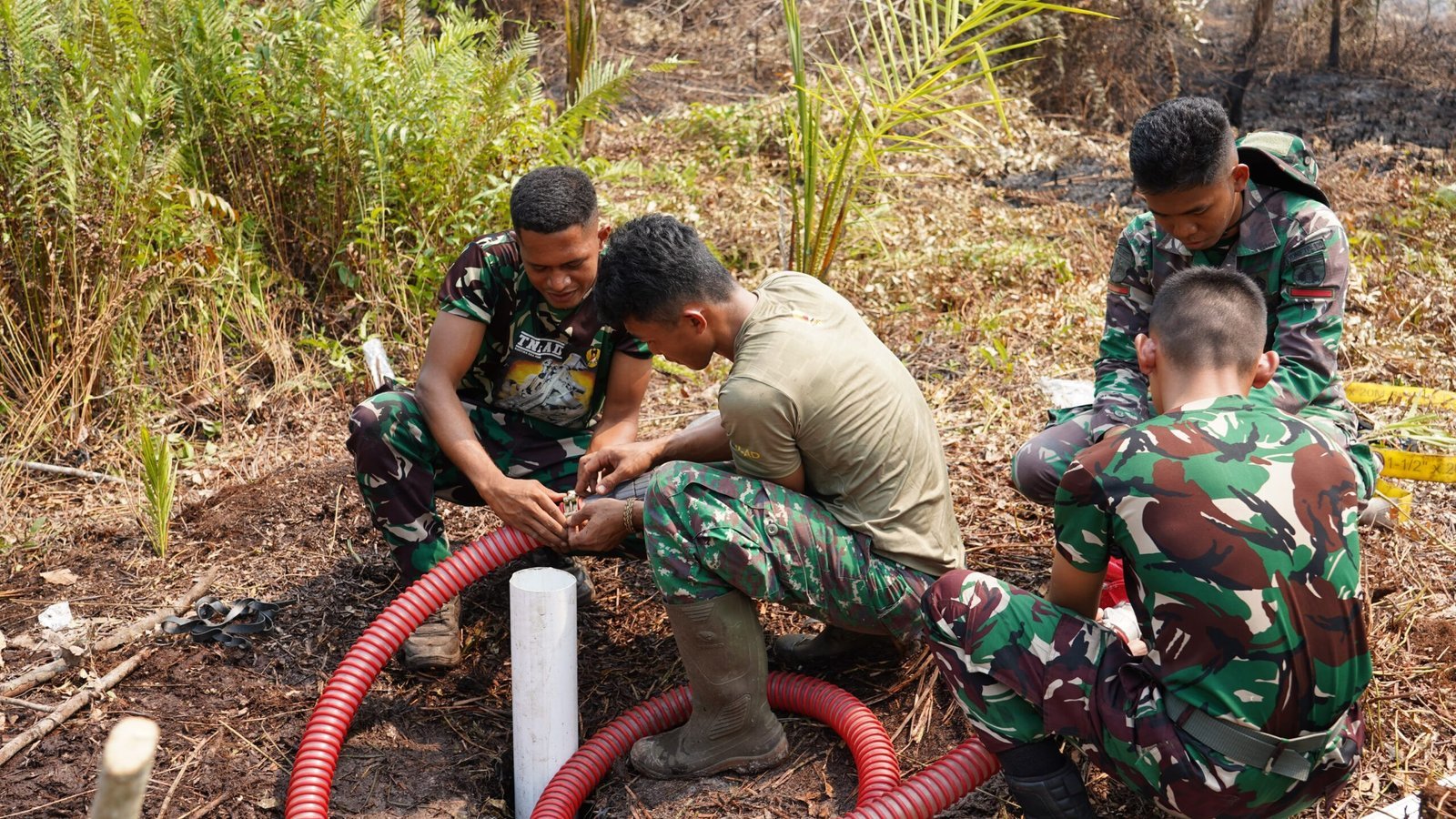 Kodam XXII/Tambun Bungai Turunkan Puluhan Prajurit untuk Bor Sumur di 5 Titik Rawan Karhutla Kalteng