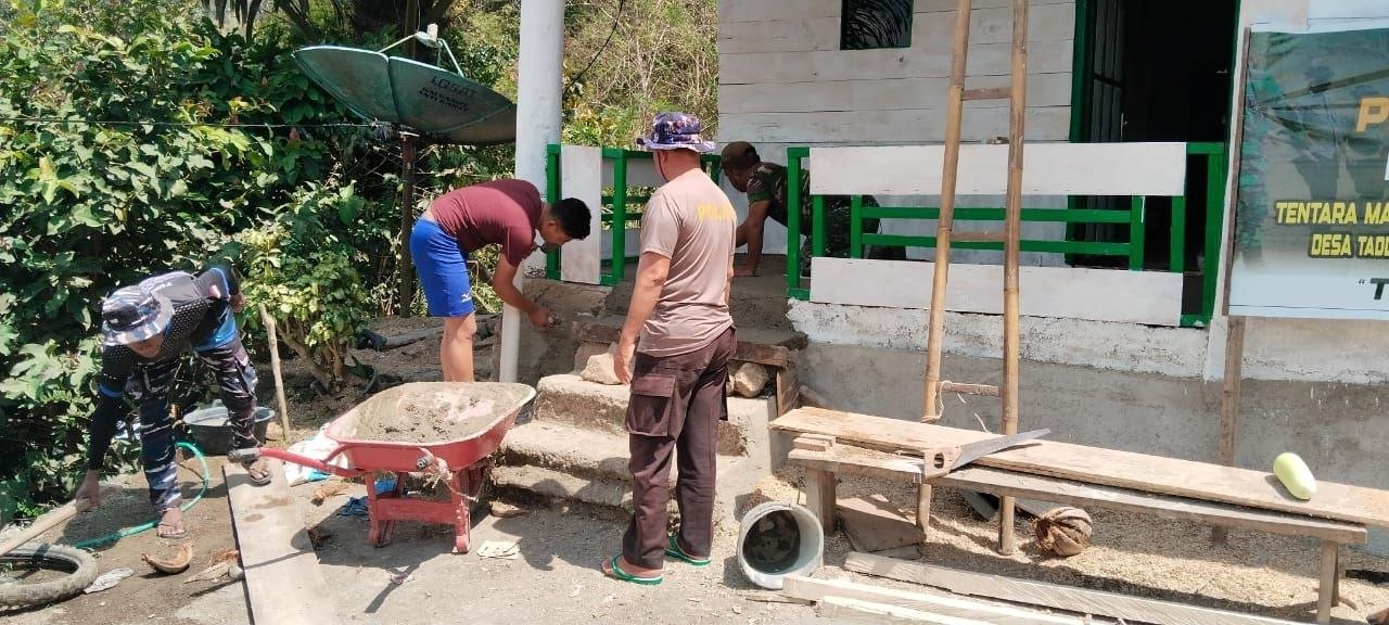 Pengecoran Teras sebagai Bagian dari Rehabilitasi Rumah Tidak Layak Huni Milik Demmang di Patukku