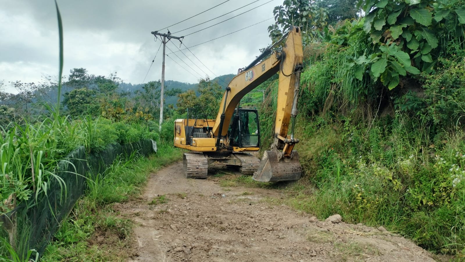Pembukaan Akses Jalan Patukku Mengandalkan Excavator