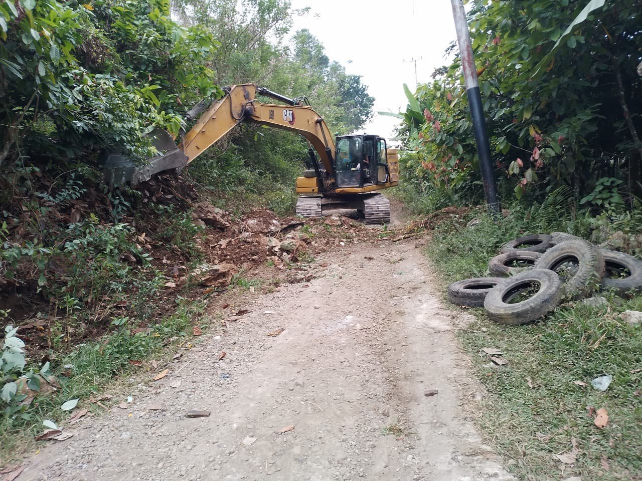 Alat Berat Dikerahkan di TMMD Ke-129 Kodim Bone untuk Atasi Medan Sulit Patukku