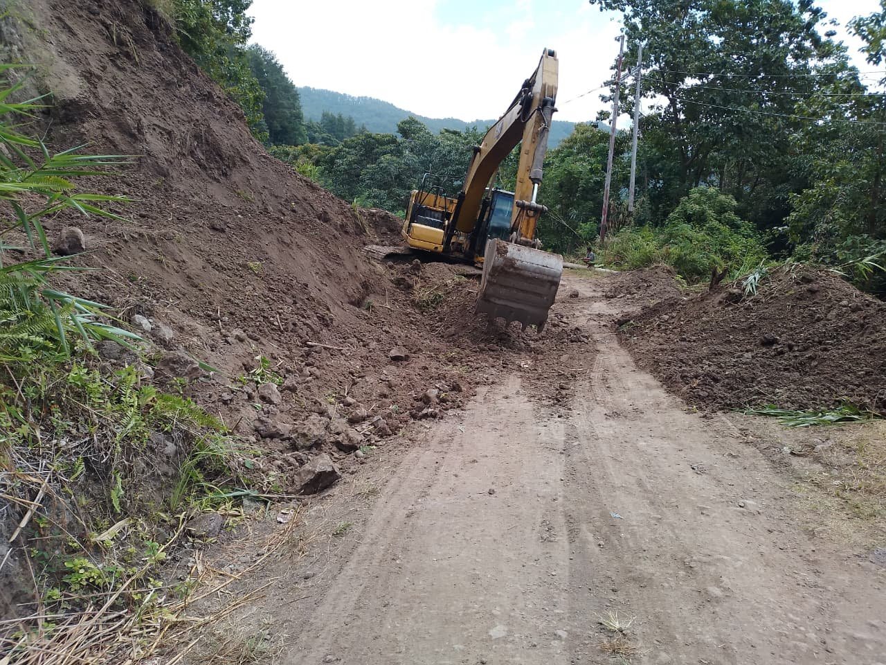 Excavator Dimanfaatkan untuk Mempercepat Peningkatan Jalan di Desa Patukku oleh TMMD