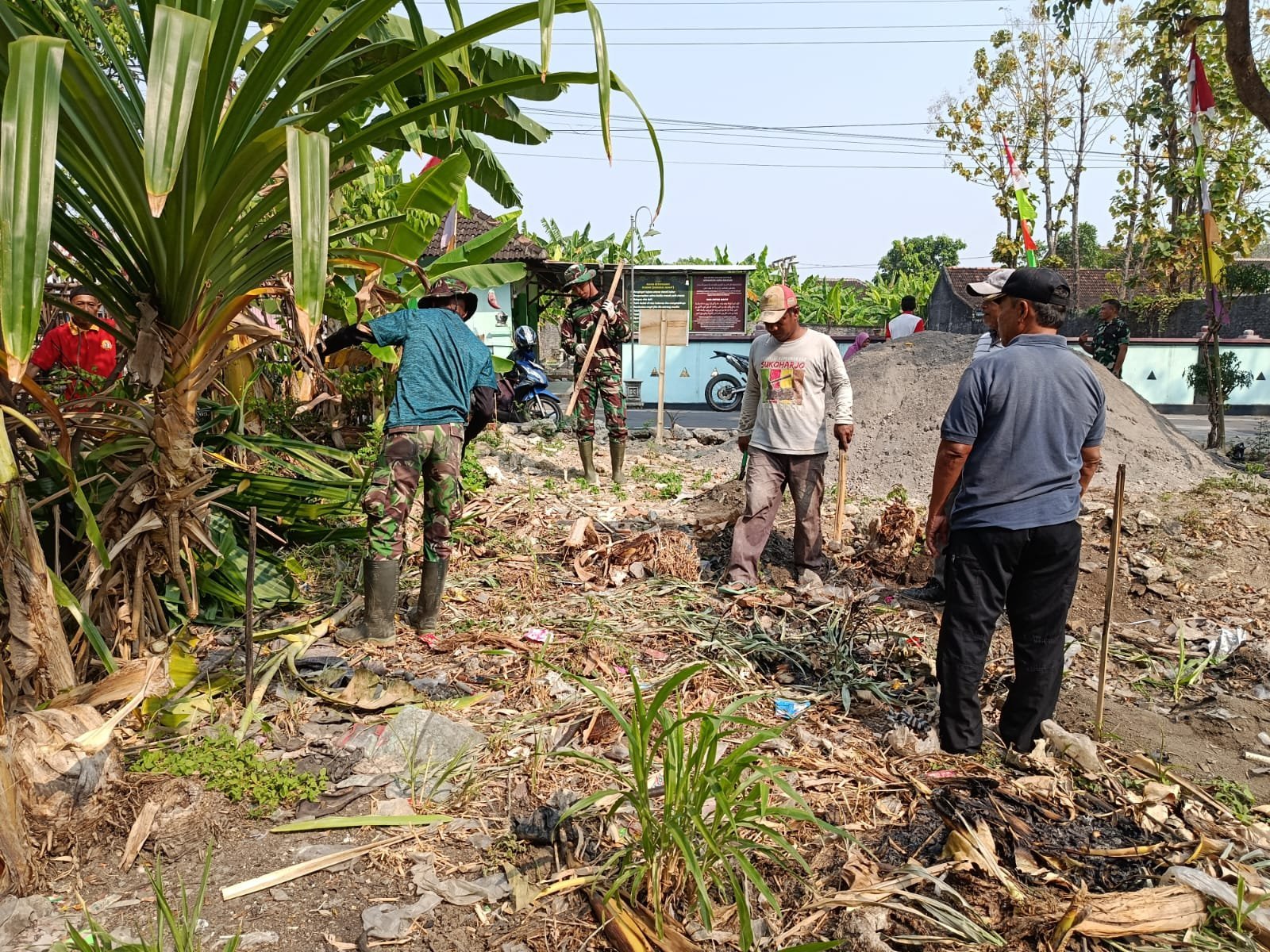 TMMD Reguler ke-129 Fasilitasi Pembangunan Pos Kamling di Desa Parangjoro