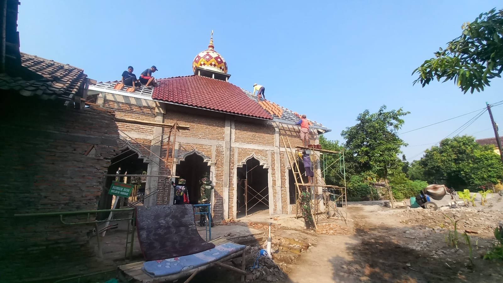 Rehab Masjid Al Mubaroq di Parangjoro Dikerjakan Satgas TMMD Reguler ke-129