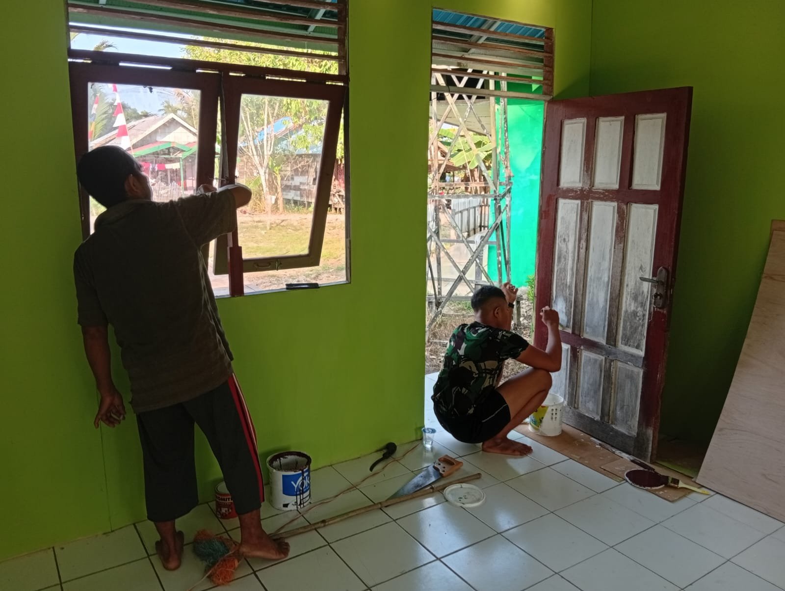 Pengecatan Bukaan TPA di Tamban Selesai 50 Persen, Proyek TMMD Ke-129 Hampir Rampung