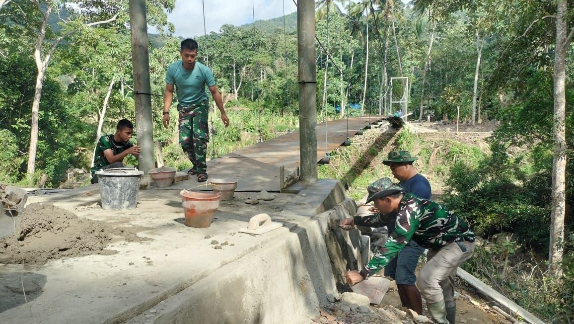 Pondasi Jembatan Gantung Pattuku Diperkuat Lewat Plesteran