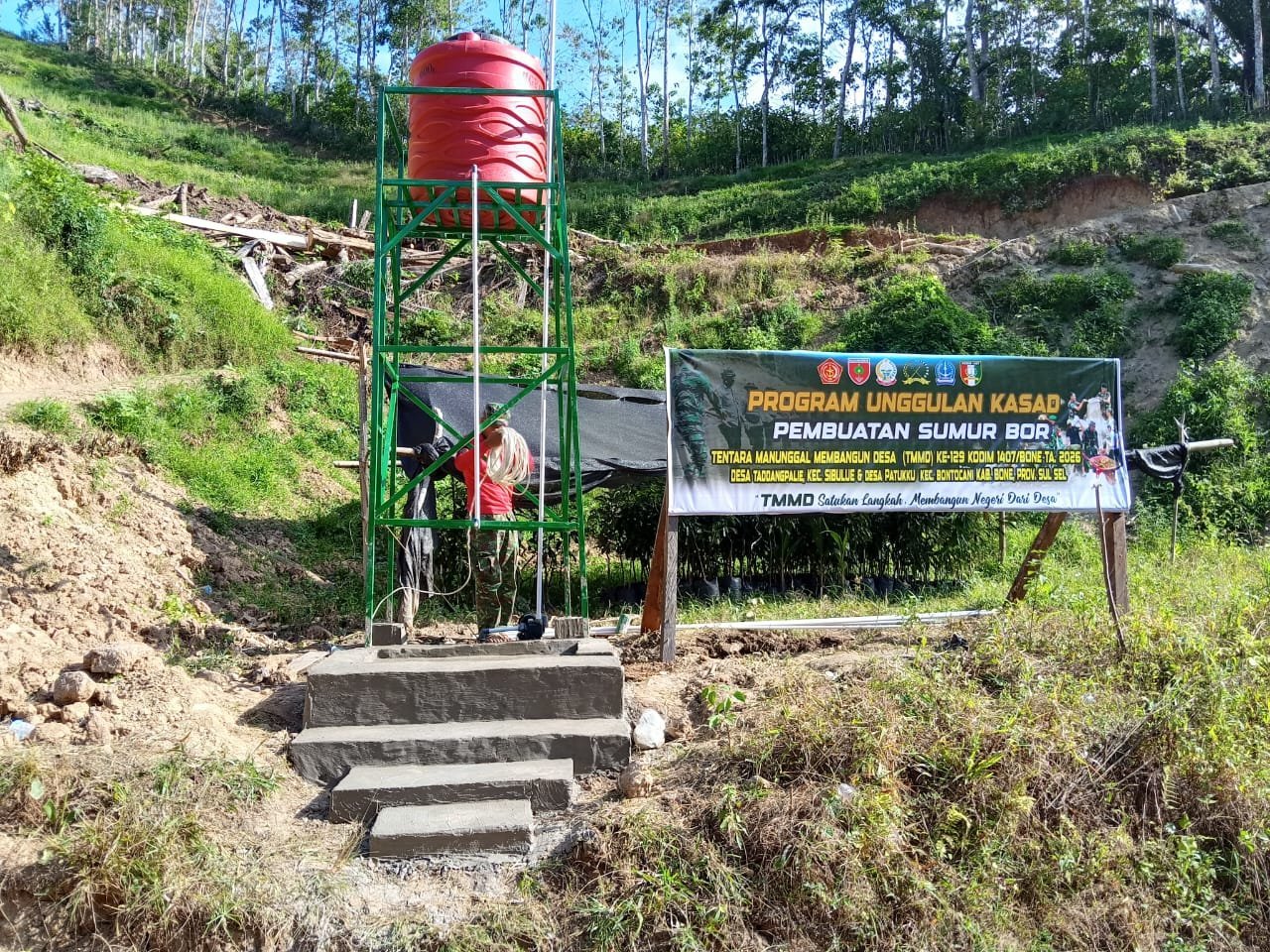 Kodim 1407/Bone Pasang Instalasi Listrik untuk Sumur Bor di Desa Pattuku