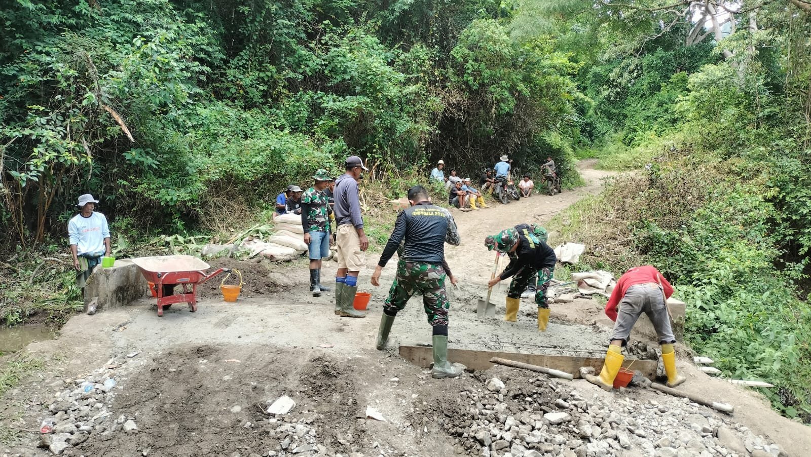 Dekker Titik 4 di Jawi-Jawi Diperkuat, Satgas TMMD Ke-129 Garap Pembangunan Fisik