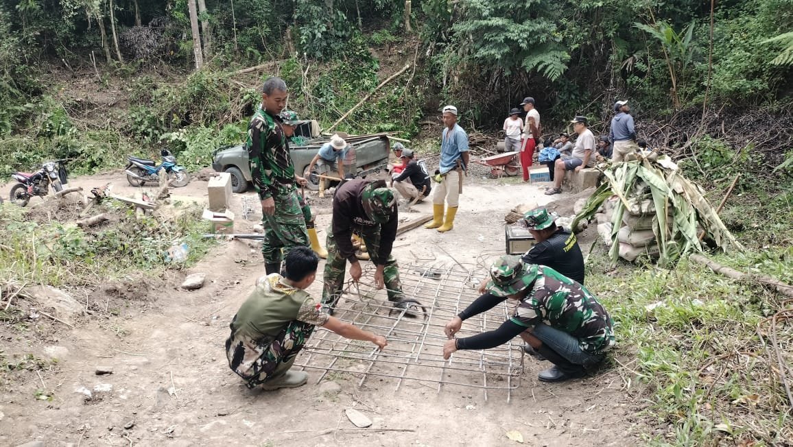 Satgas TMMD Kerjakan Perbaikan Dekker Titik 4 di Jawi-Jawi untuk Memperkuat Akses