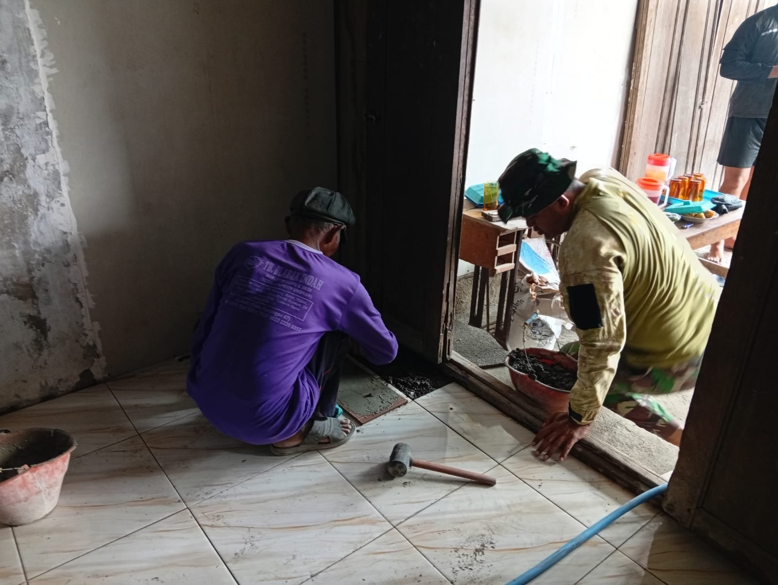 Keramik Baru di Rumah Subani: Bukti Nyata Program TMMD Ke-129