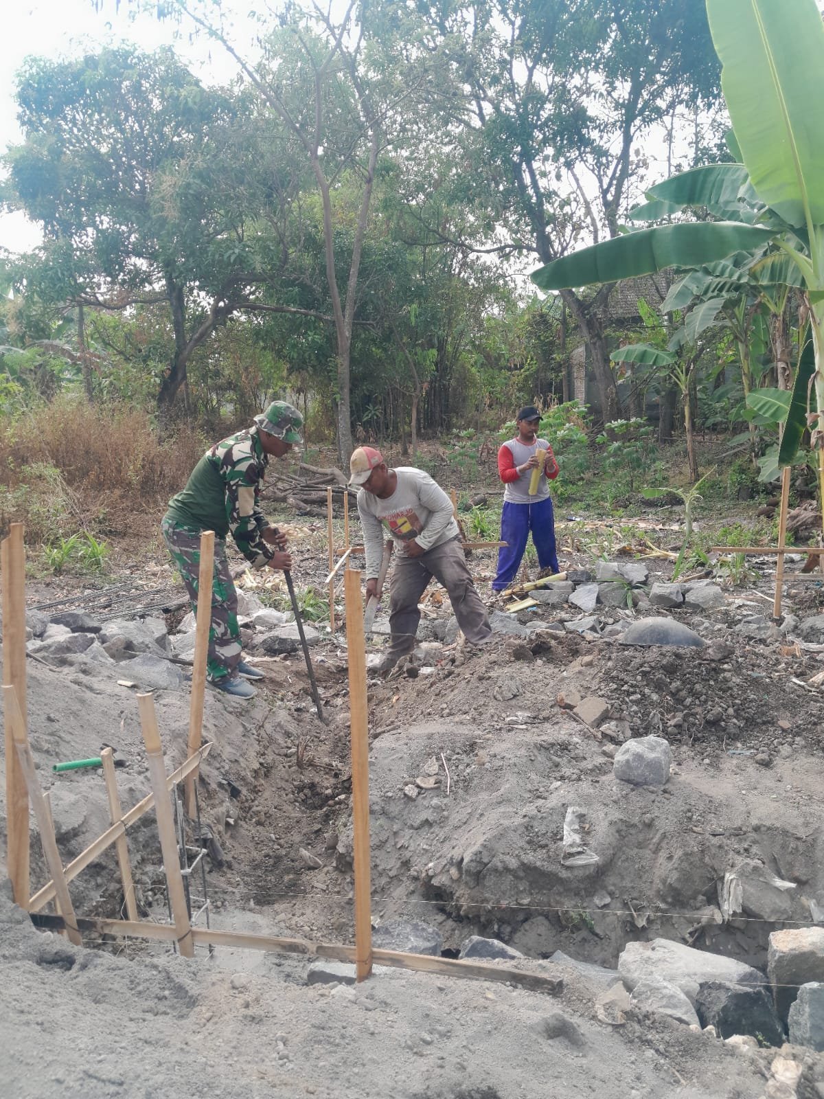 Pos Kamling di Dukuh Singkil: Wujud Investasi Sosial yang Dibangun Bersama TNI