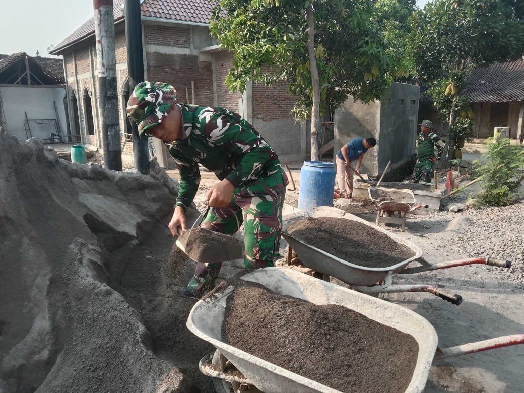 Kebersamaan TNI-Warga di Parangjoro Jadi Katalis Pembangunan Berkelanjutan