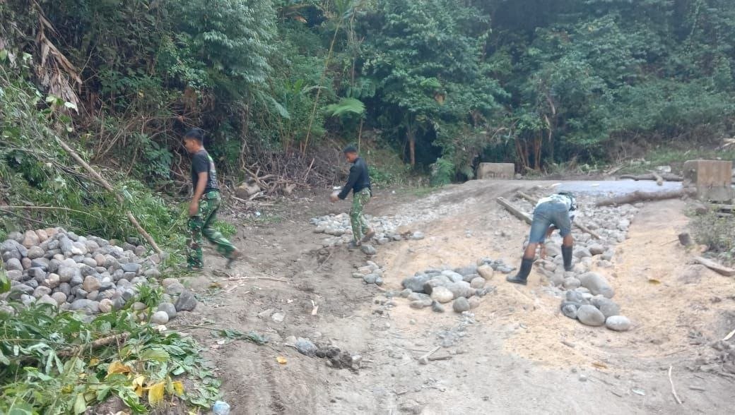 Rapikan Lokasi, Satgas TMMD Jaga Kelancaran Pembangunan Dekker di Bone