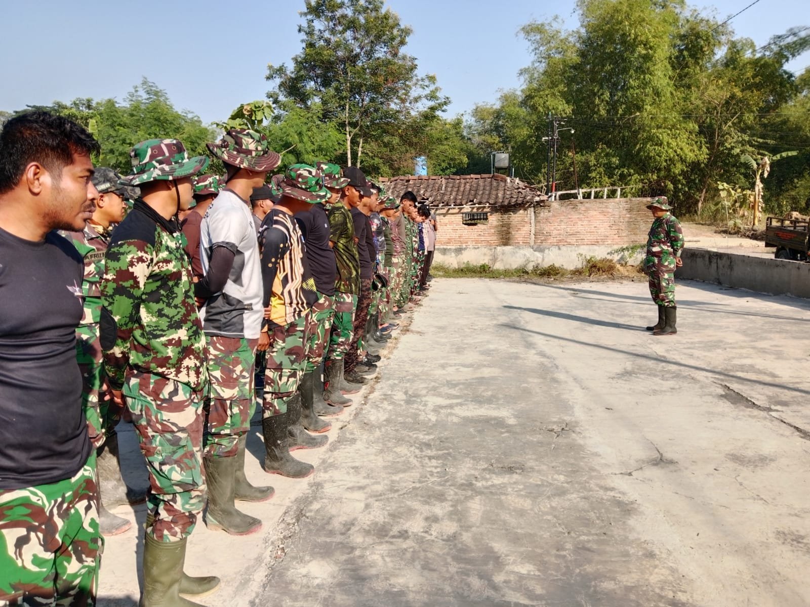 Sikap Disiplin di Apel Pagi Tingkatkan Koordinasi Pengerjaan TMMD Ke-129 Sukoharjo