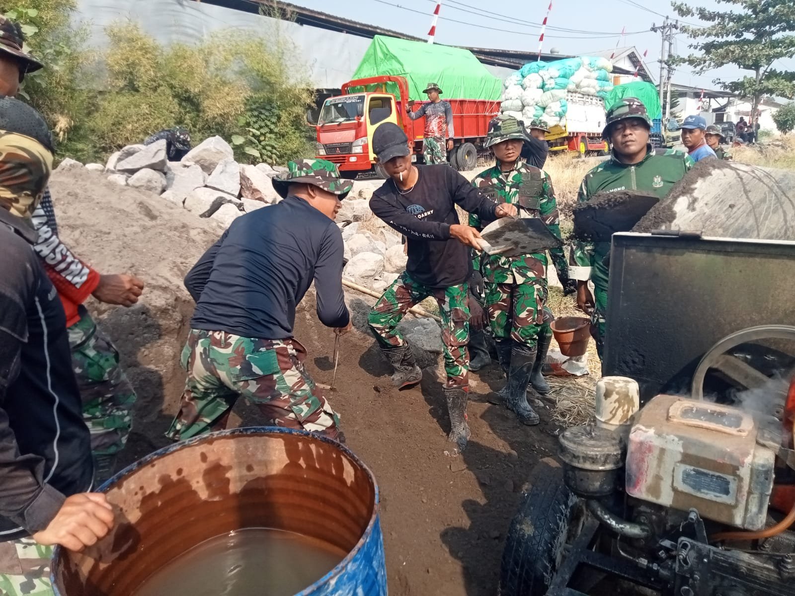 Sasaran Fisik TMMD di Parangjoro Digarap Tanpa Henti di Bawah Terik