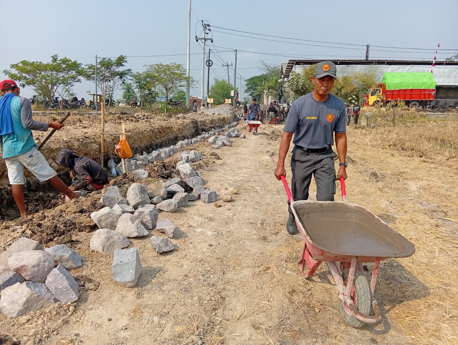 Pekerjaan TMMD di Parangjoro Dikebut, Koordinasi Polri-Linmas-Masyarakat Dinilai Efektif