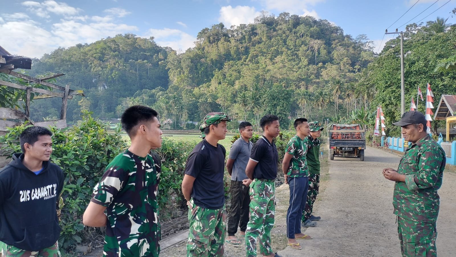 Bukan Mesin, Barisan Rapi Jadi Awal TMMD Bontocani; Sertu Saharuddin Ingatkan Disiplin