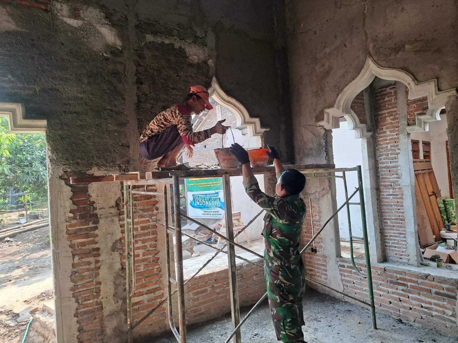 Plesteran Dinding dan Pembangunan Wudhu Masuk Rencana Rehab Masjid Al Mubarok