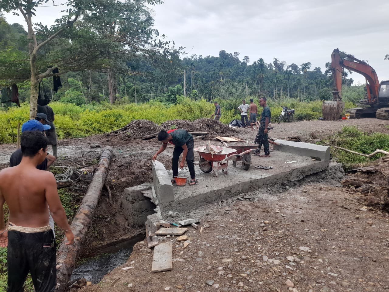 Penyelesaian Finishing Jembatan Titik 1 di Sarah Raya Percepat Akses Masyarakat