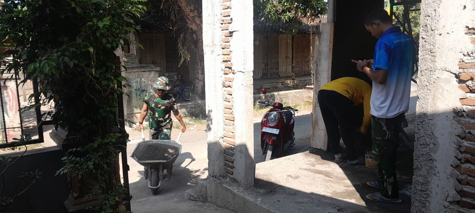 Perbaikan Masjid Al-Mubaroq Masih Berjalan, Komunitas Parangjoro Terlibat