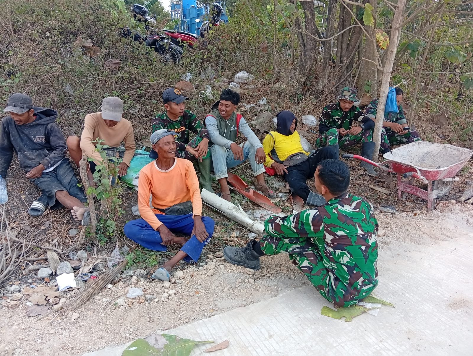 Dialog Bawah Pohon di Parangjoro Buka Ragam Isu, Termasuk Drainase