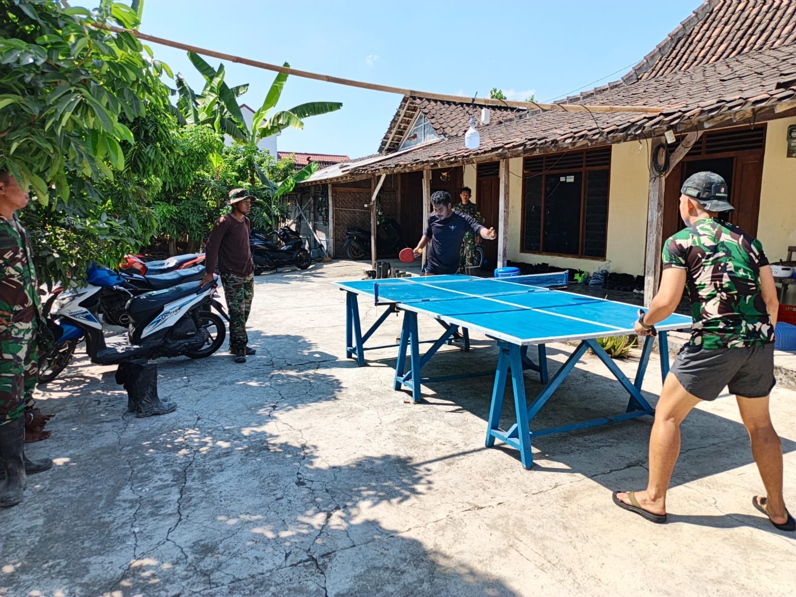 Posko TMMD Parangjoro Gunakan Tenis Meja agar Personel Tetap Bugar