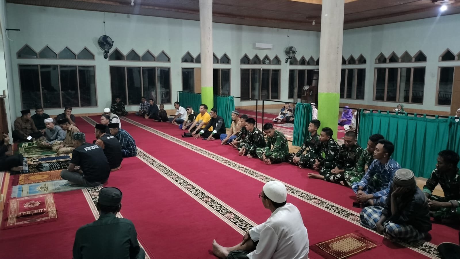 Doa Bersama di Masjid Jami’ Nurul Huda Pererat Satgas dan Warga Pattuku