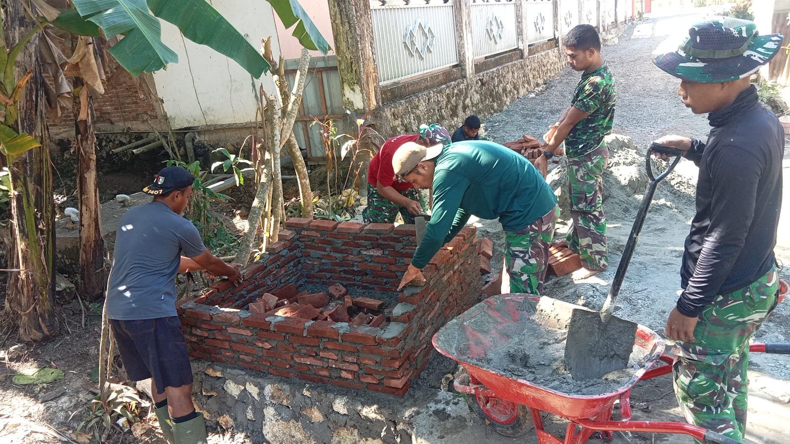 Satgas TMMD 1407/Bone Tambahkan Prasasti pada Pembangunan Jembatan Gantung Tadang Palie